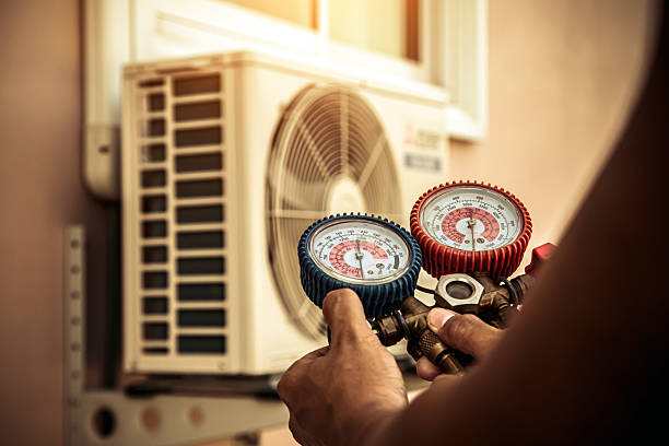 Professional Hvac technician working in Cave Springs, AR